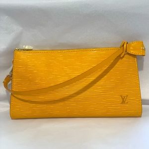 Louis Vuitton epi pochette